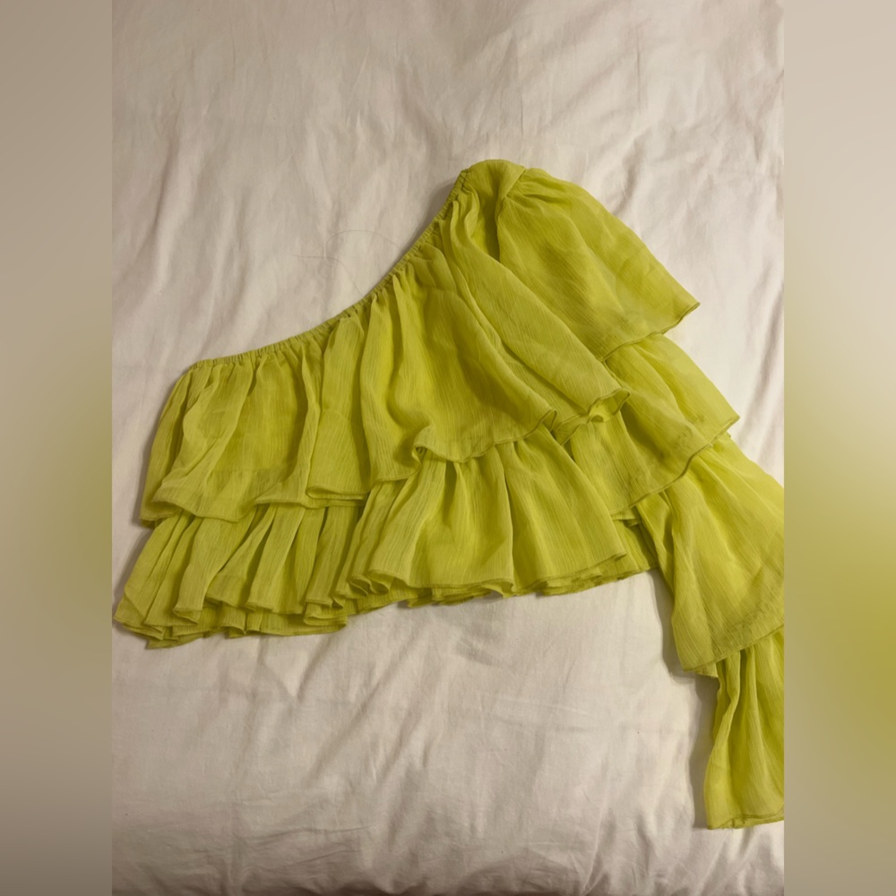 Women’s green ruffle one sleeve top